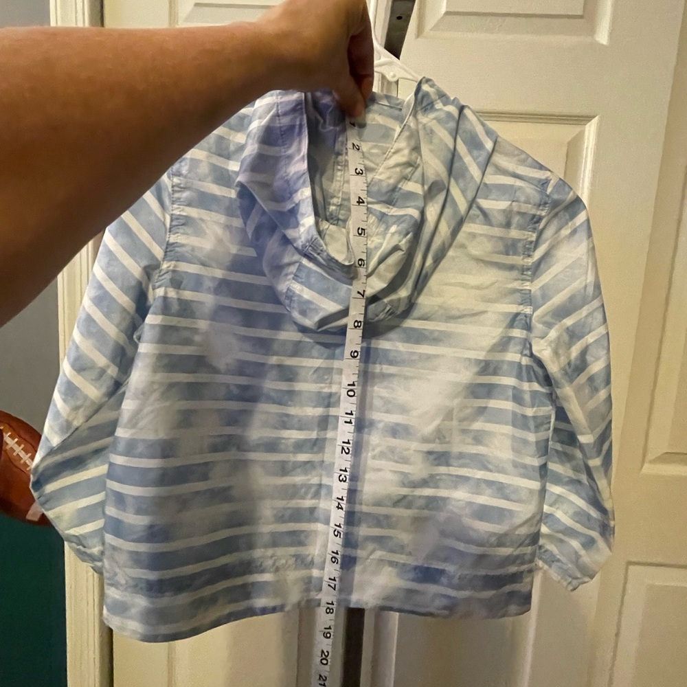 Gap size small raincoat with hood, NWOT size small. - Picture 6 of 9